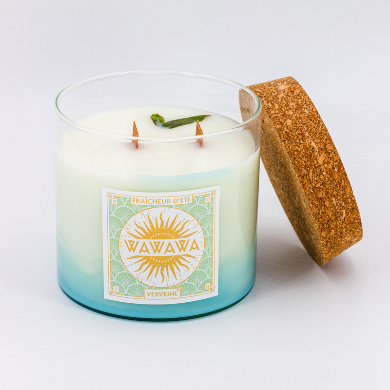 Bougie mèche en bois Verveine Citronnée, crépitante au parfum de Grasse, sans CMR ni phtalates, fabriquée en Provence.