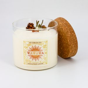 Au coin du Feu est une bougie végétale artisanale senteur feu de bois, sans CMR ni phtalates