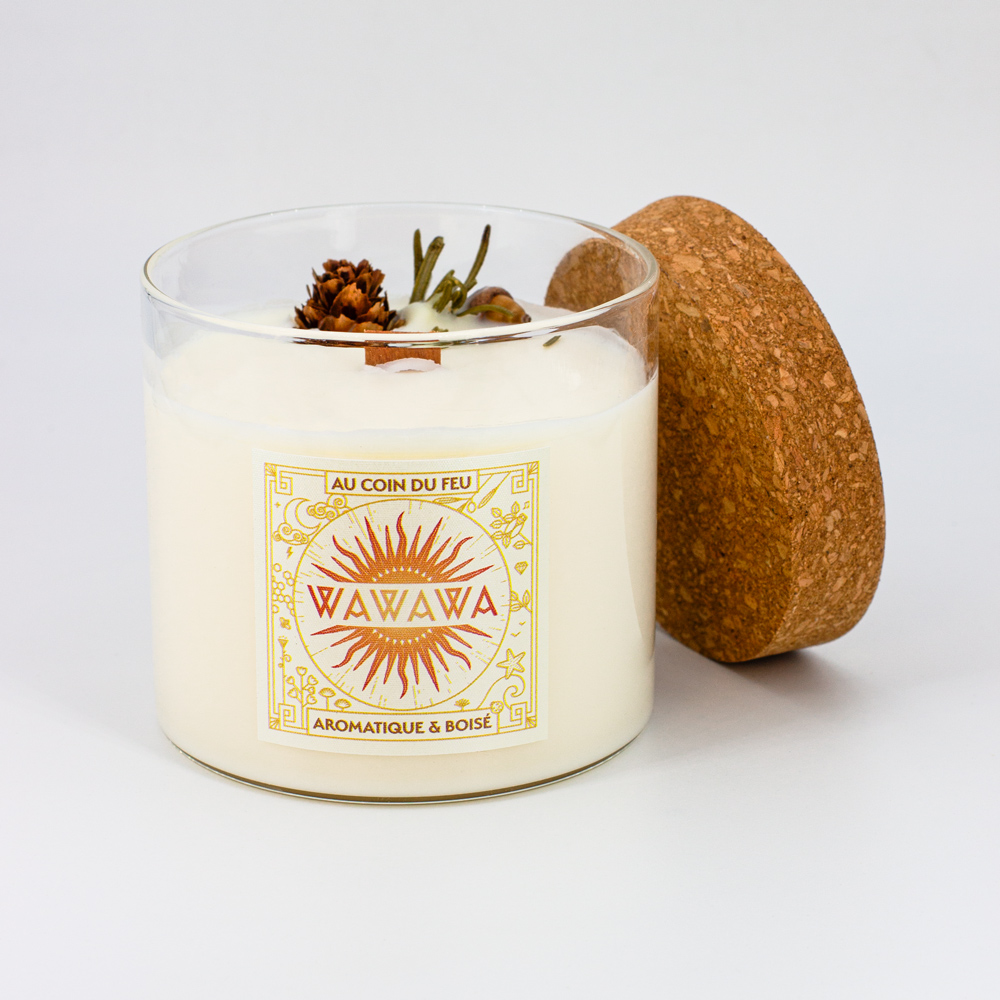 Au coin du Feu est une bougie végétale artisanale senteur feu de bois, sans CMR ni phtalates