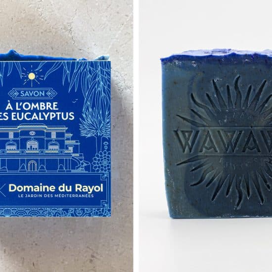 À l'Ombre des Eucalyptus est un savon fruit de la collaboration entre Le Domaine du Rayol et la savonnerie artisanale WAWAWA